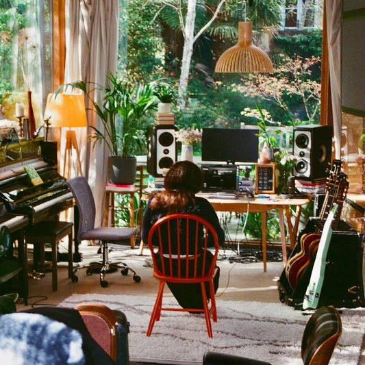 Olivia Dean - The Art Of Loving (Exclusive: Alternate Cover + Sunset Orange Vinyl)