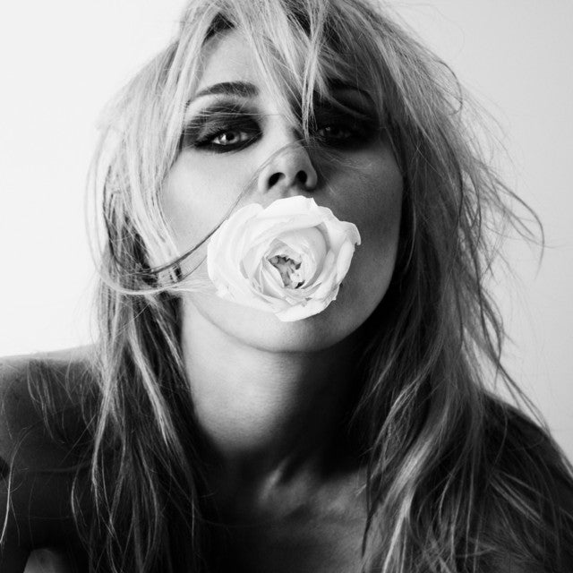 Miley Cyrus - Bass Persuades (Standard Black Vinyl)